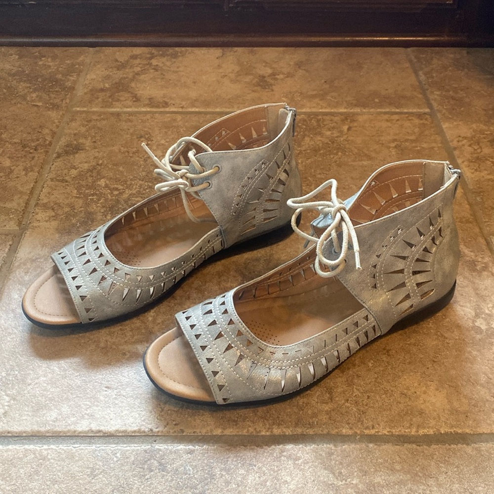 Comfortview. Women's Cutout Sandals - Gray. Size 10